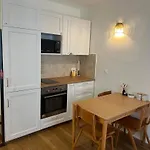 Modern & Bright Apartment Near Batignolles