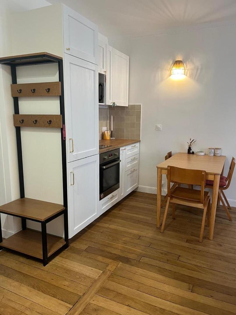 Modern & Bright Near Batignolles