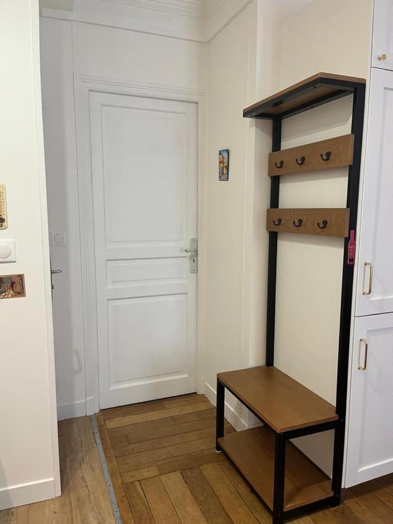 Modern & Bright Near Batignolles * Parigi